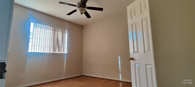 Building Photo - 3302 E Cedar Hollow Dr