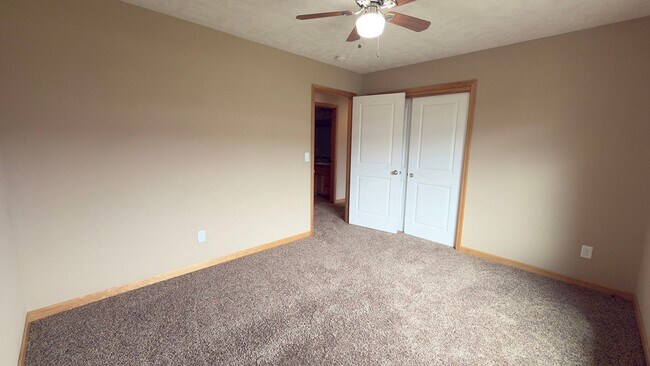 Building Photo - 355 SW Kalmia Ave