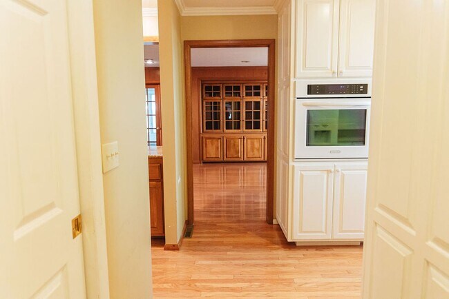 Building Photo - 3 Bed 3 Bath Home