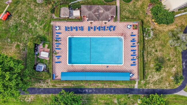 Building Photo - 14375 Strathmore Ln