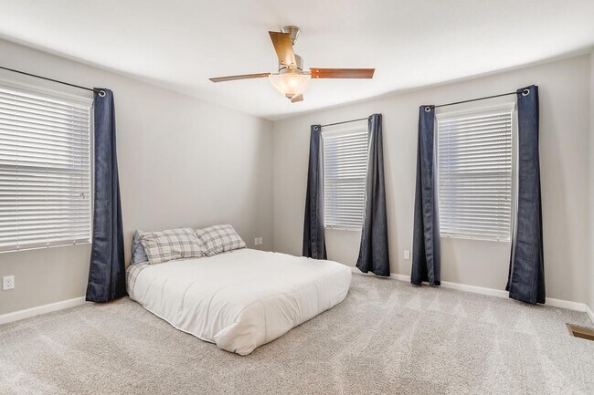 Building Photo - Evolve Real Estate: Beautiful House with Solar Panels  Available for Move in on August 1st!