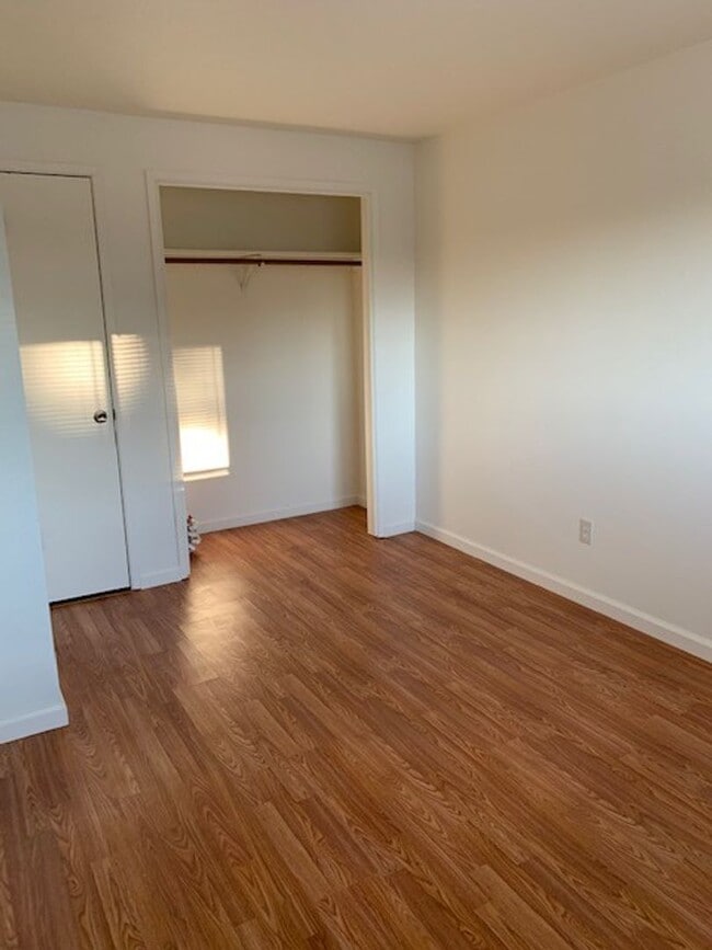 Building Photo - 1211 Summers Ln
