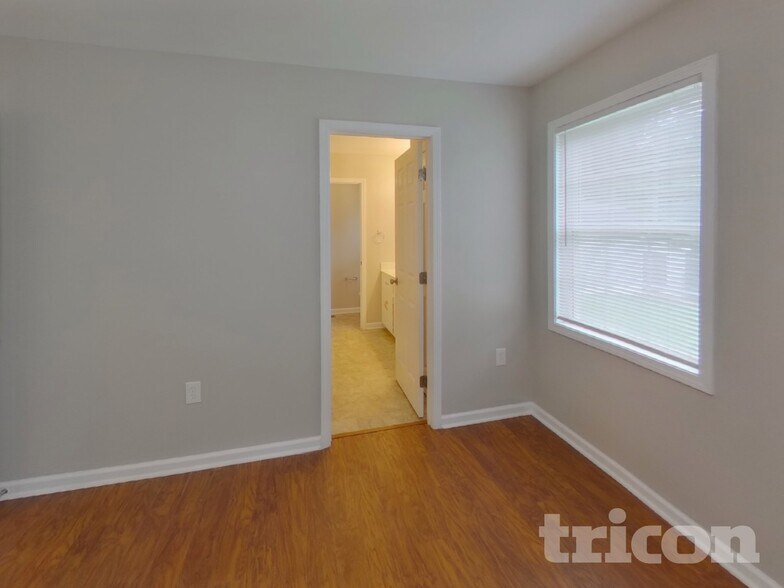 Building Photo - 310 Valley Glen Ct NW