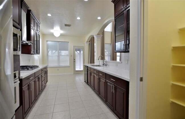 Building Photo - 7430 Boxwood Ridge Ln