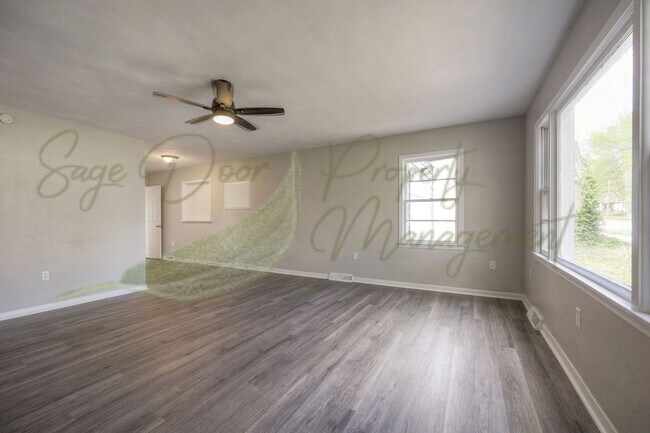 Building Photo - SMALL TOWN LIVING!!!