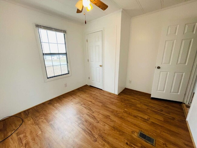 Building Photo - 3 BR, 2 BA doublewide in Pikeville school district