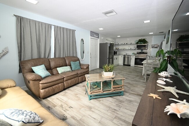 Building Photo - 206 Cape Coral Pkwy W