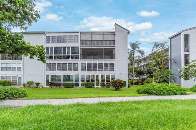 Building Photo - 14747 Cumberland Dr