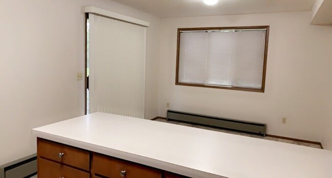 Building Photo - 305 La Villa Dr