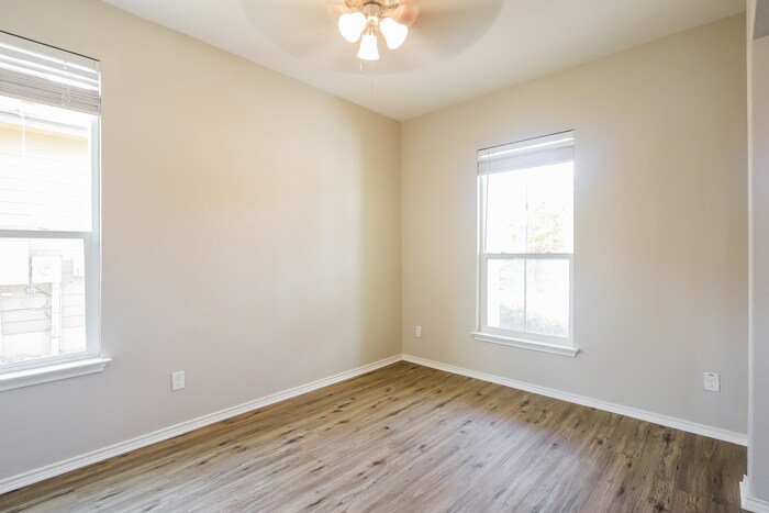 Building Photo - 8422 Buckhorn Parke