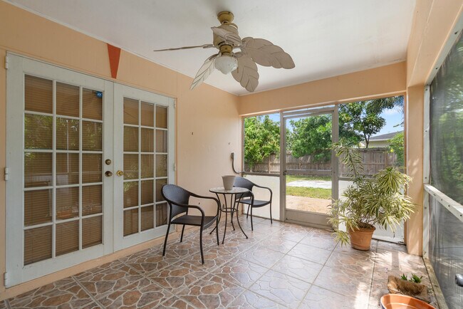 Building Photo - 306 18th Ave N