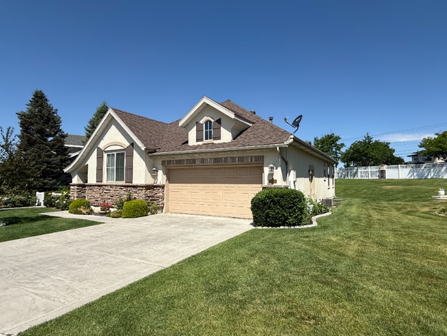 Primary Photo - 1362 W Renaissance Pl