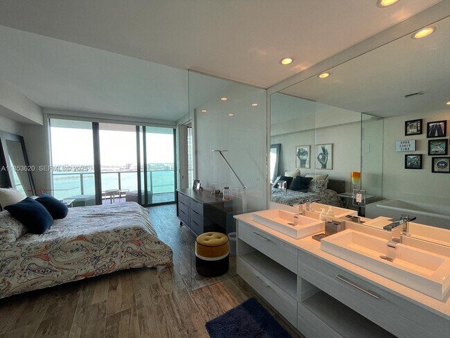 Building Photo - 650 NE 32nd St