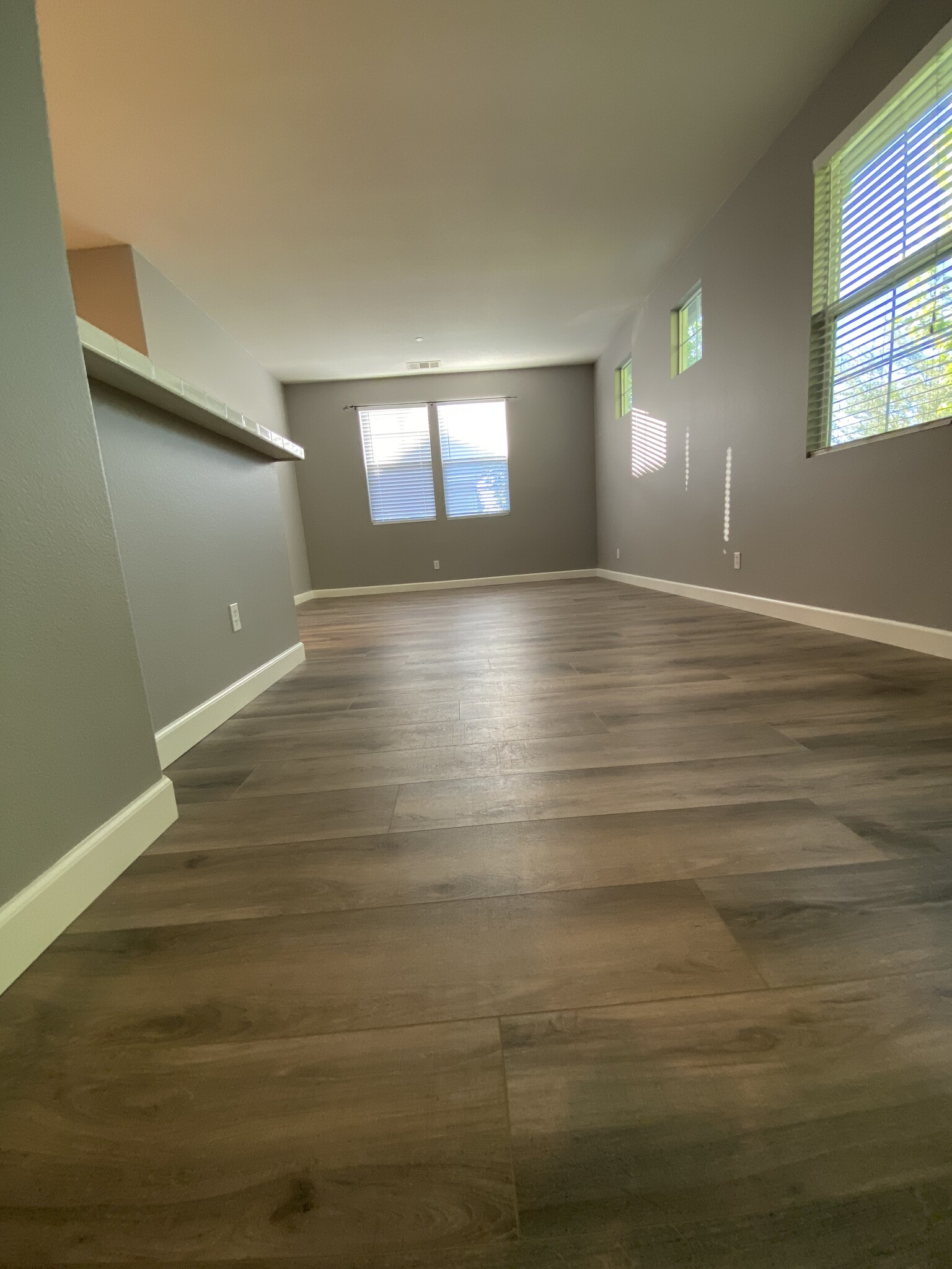 Building Photo - 27352 Oaktree Pl