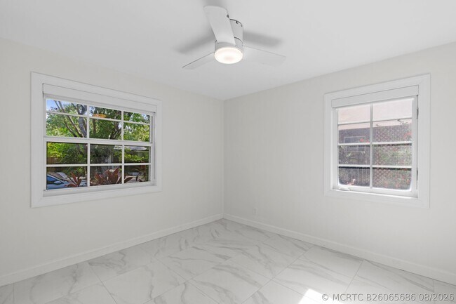 Building Photo - 426 48th St