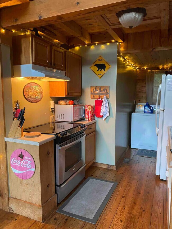 Building Photo - 62 Bailey Ave