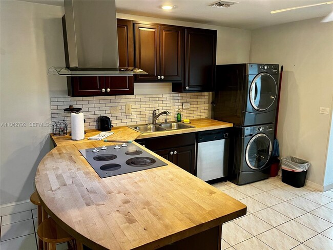 Building Photo - 2678 NW 65th Ave