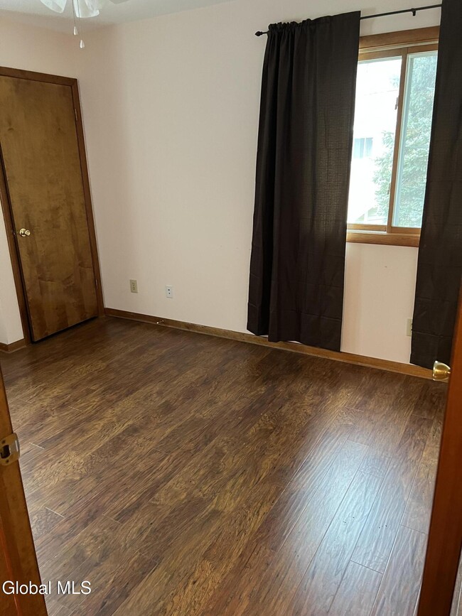 Building Photo - 43 Green Meadow Dr