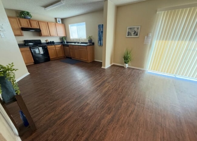 Building Photo - BURLESON 3/2/1 HOME