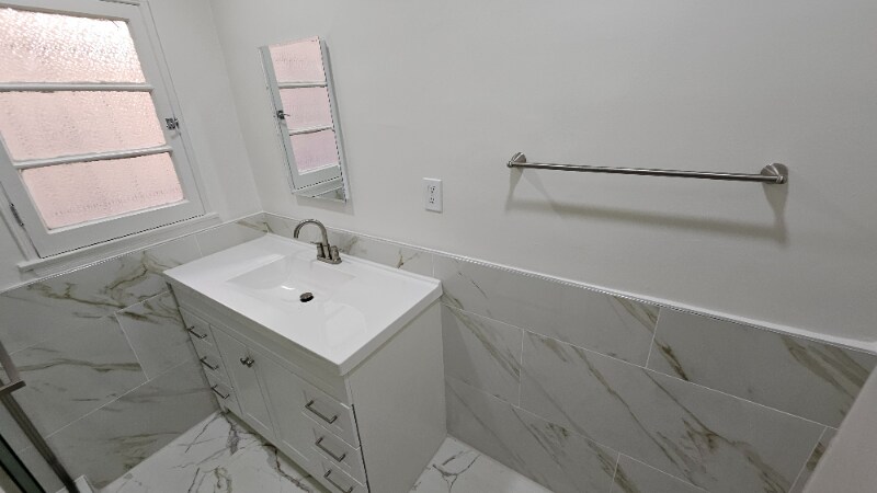 Building Photo - 120 N Gale Dr