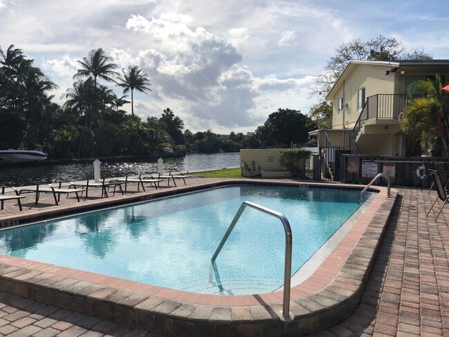 Building Photo - 1816 E Oakland Park Blvd
