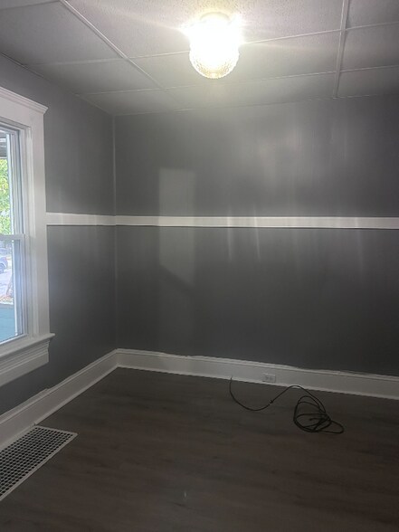 Building Photo - 3441 W 56th St