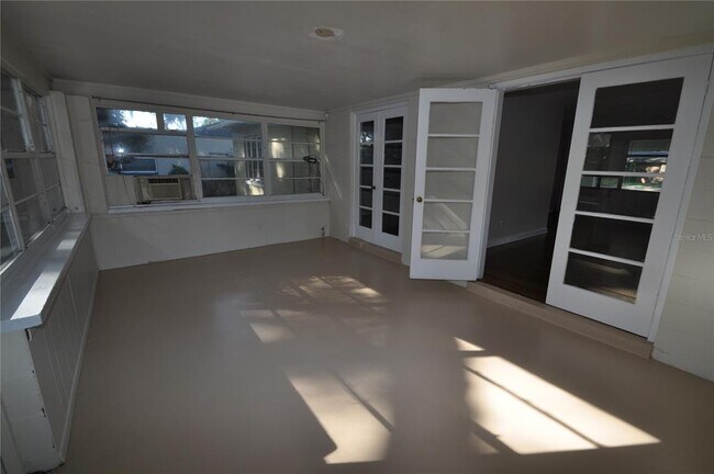 Building Photo - 519 Vern Dr