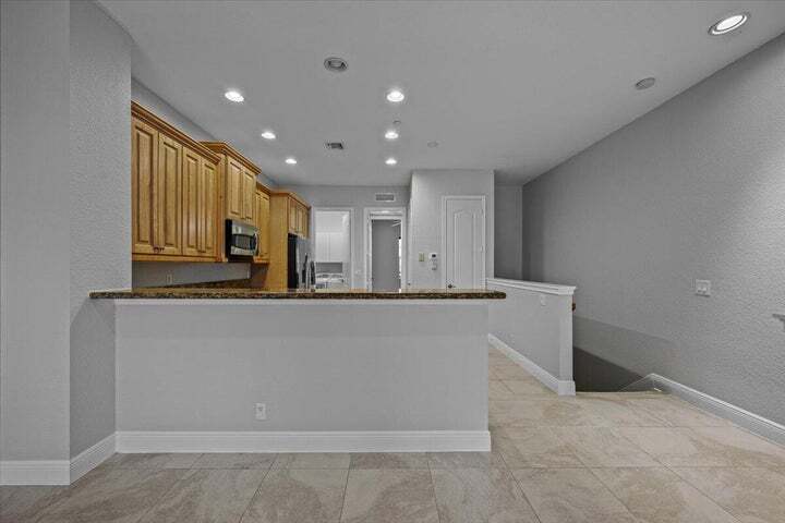 Building Photo - 4902 Vine Cliff Way E