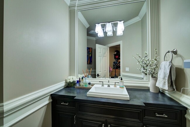 Building Photo - 5Bd/4.5Ba Sammamish Home