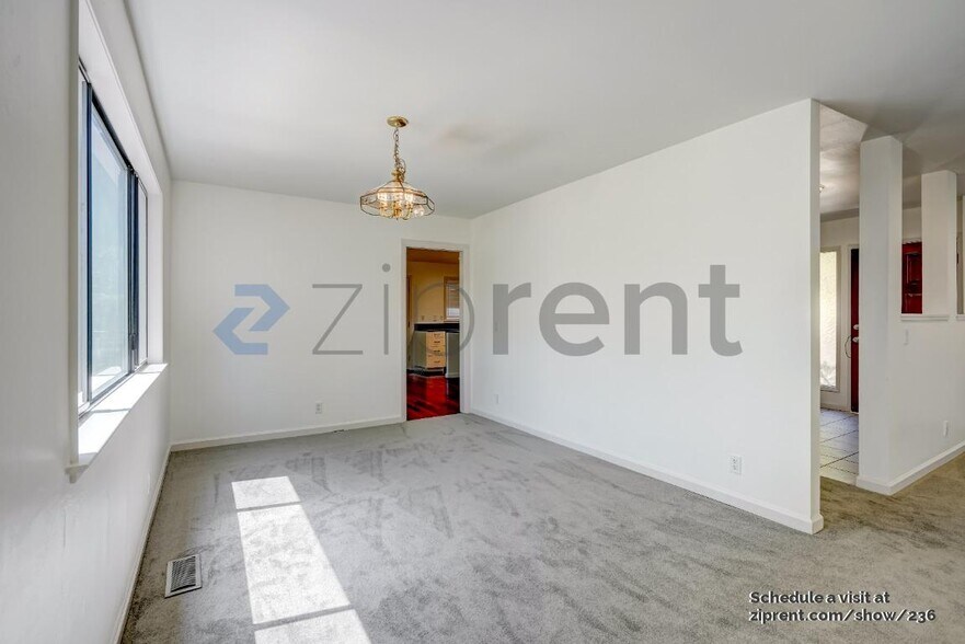 Building Photo - 8 Balra Dr