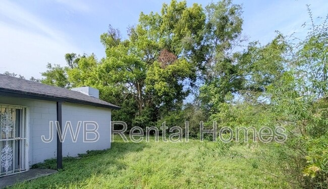 Building Photo - 7762 Lake Park Dr