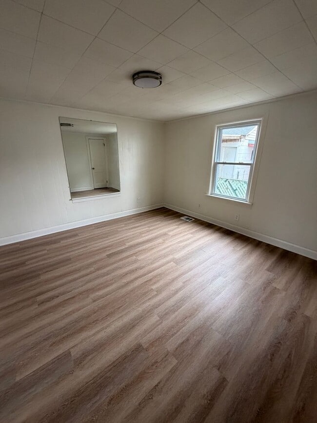 Building Photo - Beautiful Renovated 3 Br House!