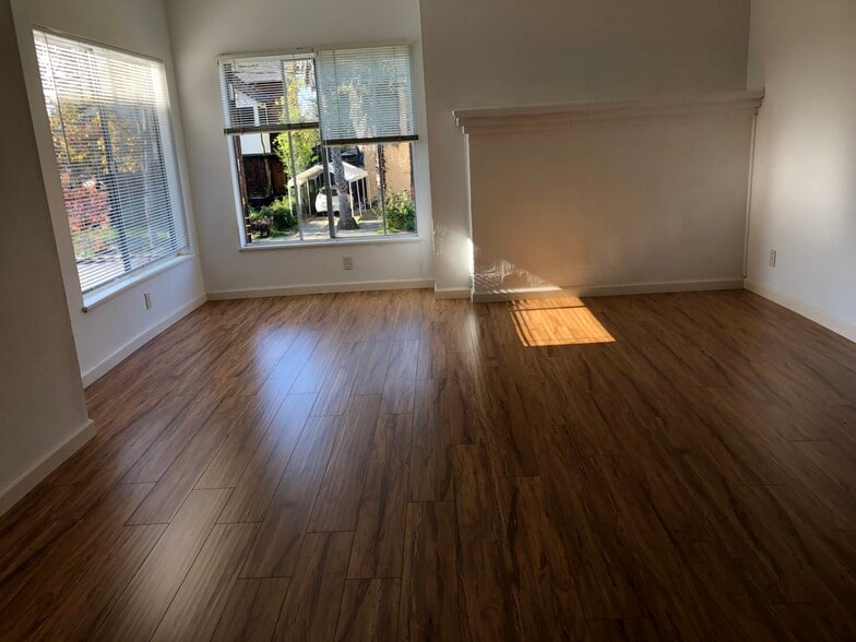 Building Photo - 2715 Benvenue Ave