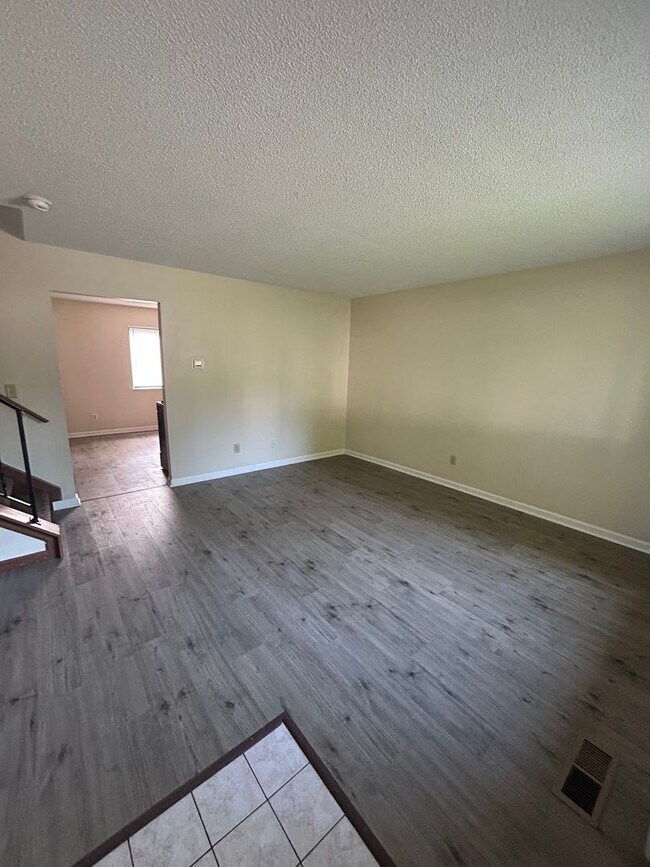 Building Photo - Three Bedroom Split-Level near Easton   **WESTERVILLE SCHOOLS**