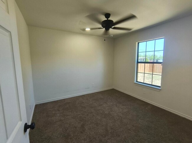 Building Photo - BEAUTIFUL, newly built 3 bedroom, 2 bath home AVAILABLE NOW!