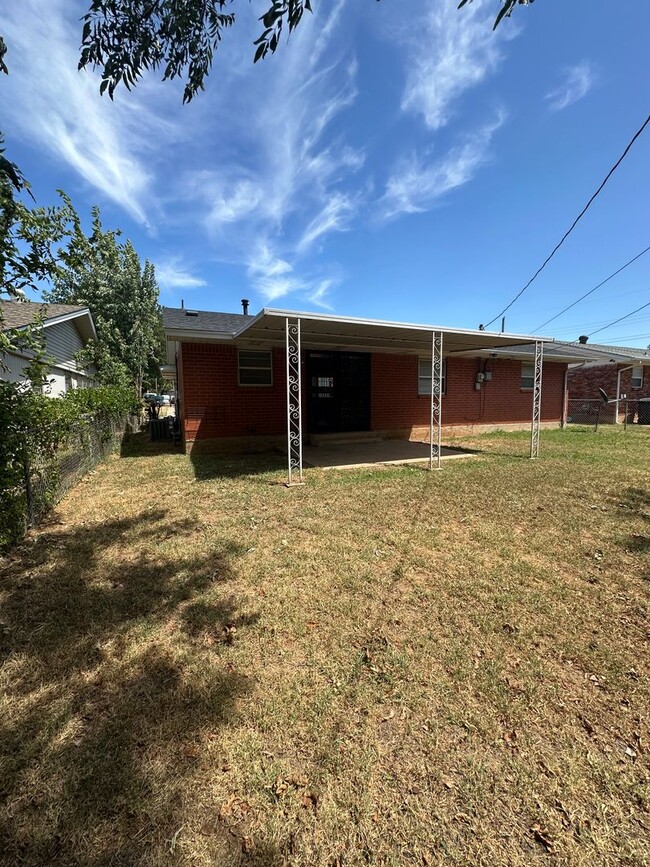 Building Photo - 1101 Hampton Rd