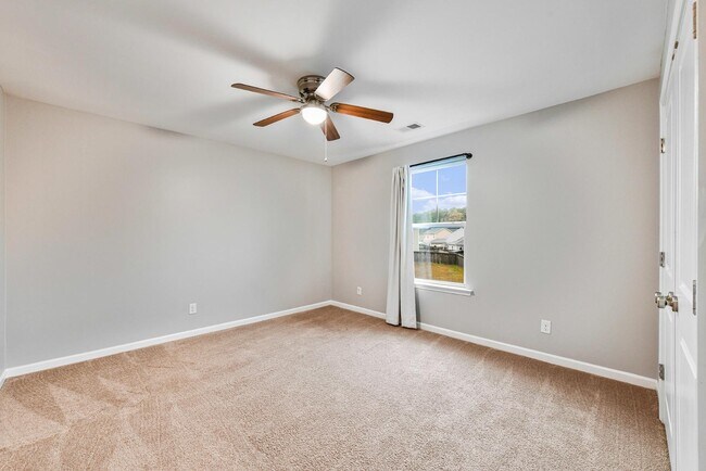 Building Photo - 432 War Admiral Ln