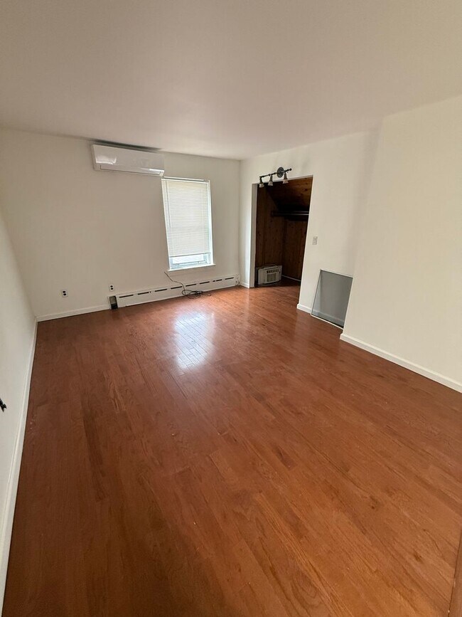 Building Photo - 28 N 50th St