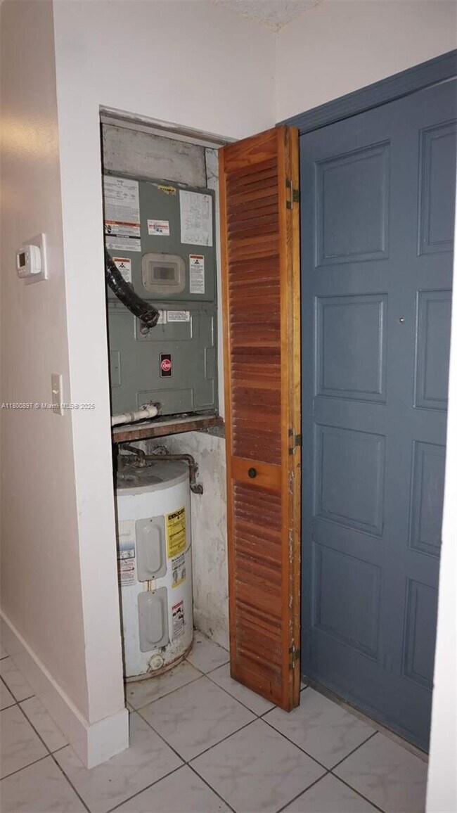 Building Photo - 4909 SW 144th Ct
