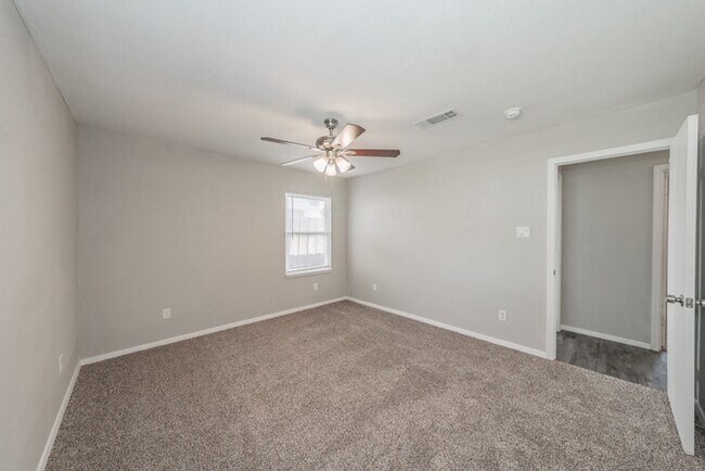 Building Photo - 2914 Scottsbluff Dr