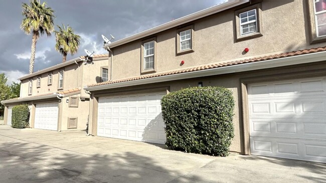 Building Photo - PRICE REDUCTION! Charming 3 Bedroom 3 Bath...