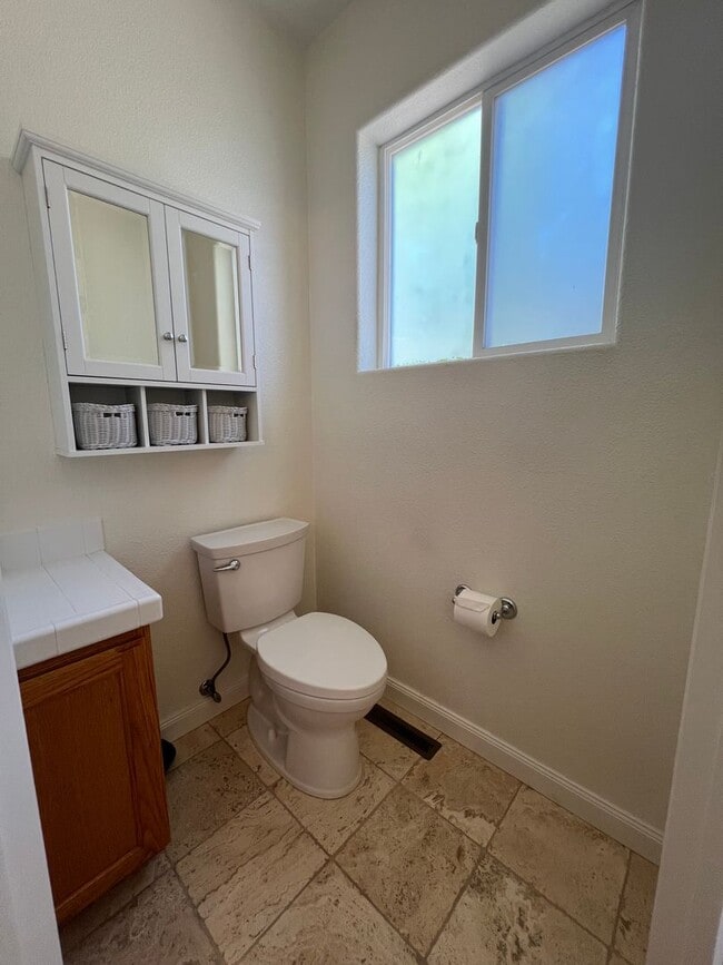 Building Photo - 3/2/2 Gorgeous Home In Gardnerville - Ruhe...