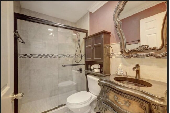 Building Photo - 2529 SW Grotto Cir