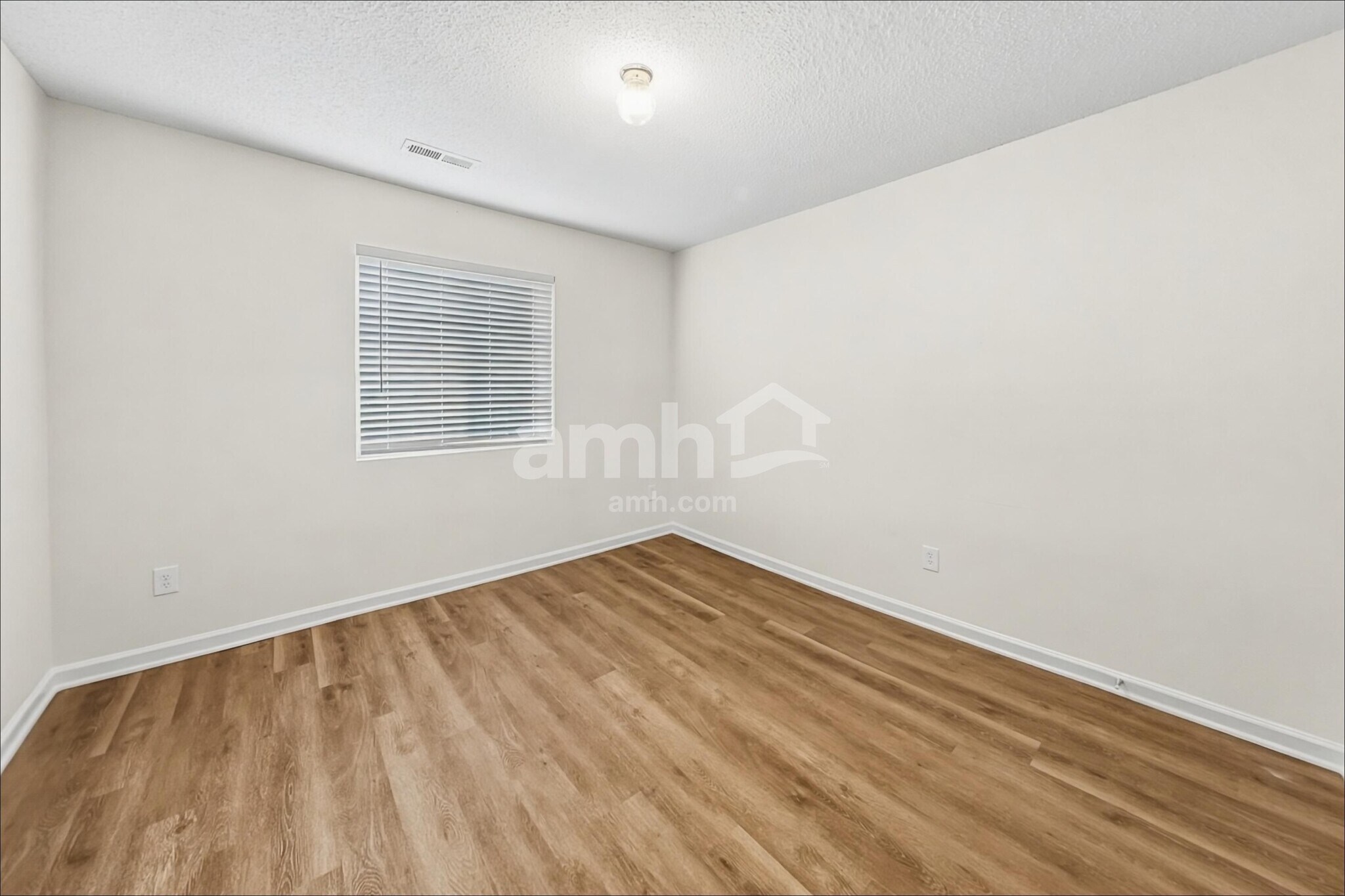 Building Photo - 5701 Hidden Lake Dr