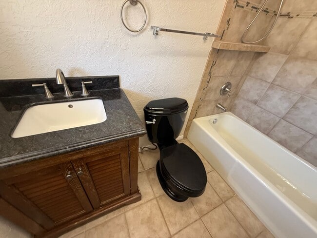 Building Photo - Charming 3 bedroom home in Apple Valley- H...