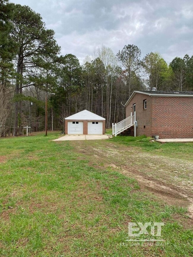 Building Photo - 3 Bedroom, 2 Bathroom Home in a Beautiful Country Setting