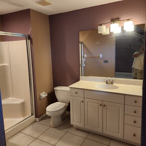 Building Photo - 1037 SE 11th St