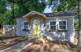 Building Photo - 2 Bedroom 1 Bathroom House in Texarkana, TX