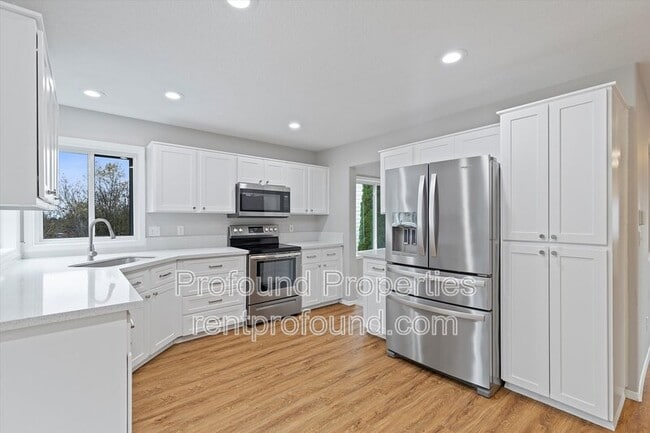 Building Photo - 7533 SW Applegate Dr