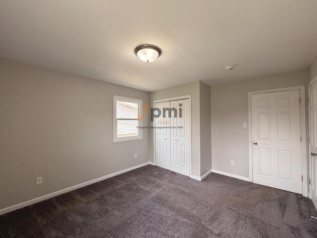 Building Photo - 424a Sequoia Dr